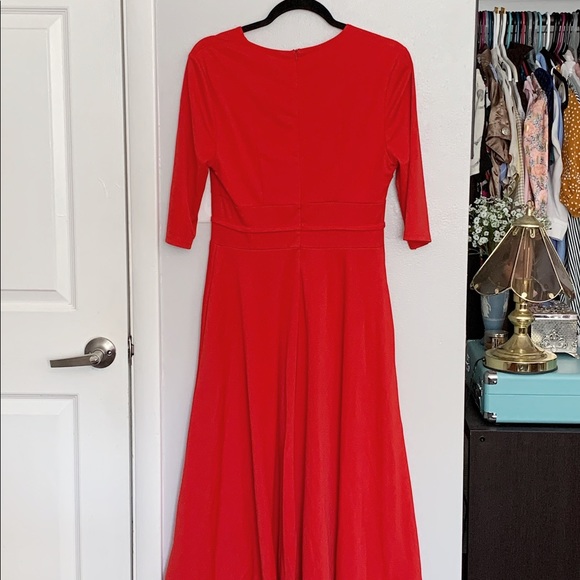 V-neck red dress from chicwish - Picture 2 of 2